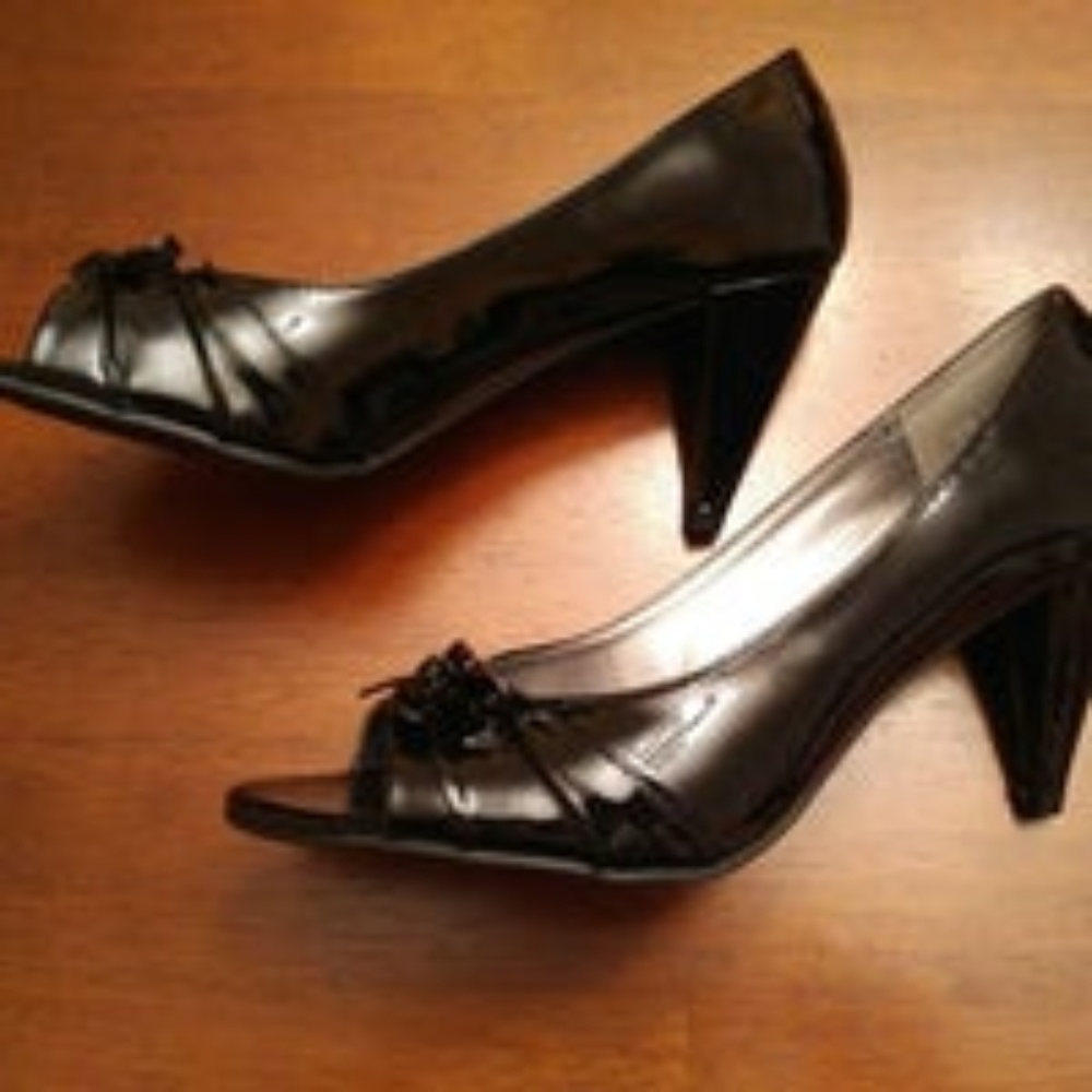 Black Pumps, Reaction Kenneth Cole, Size 8.5